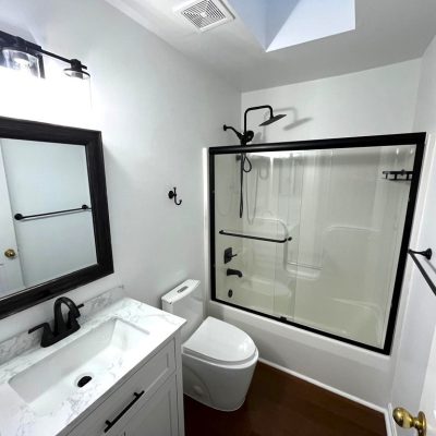 Bathroom 2_Easy-Resize.com